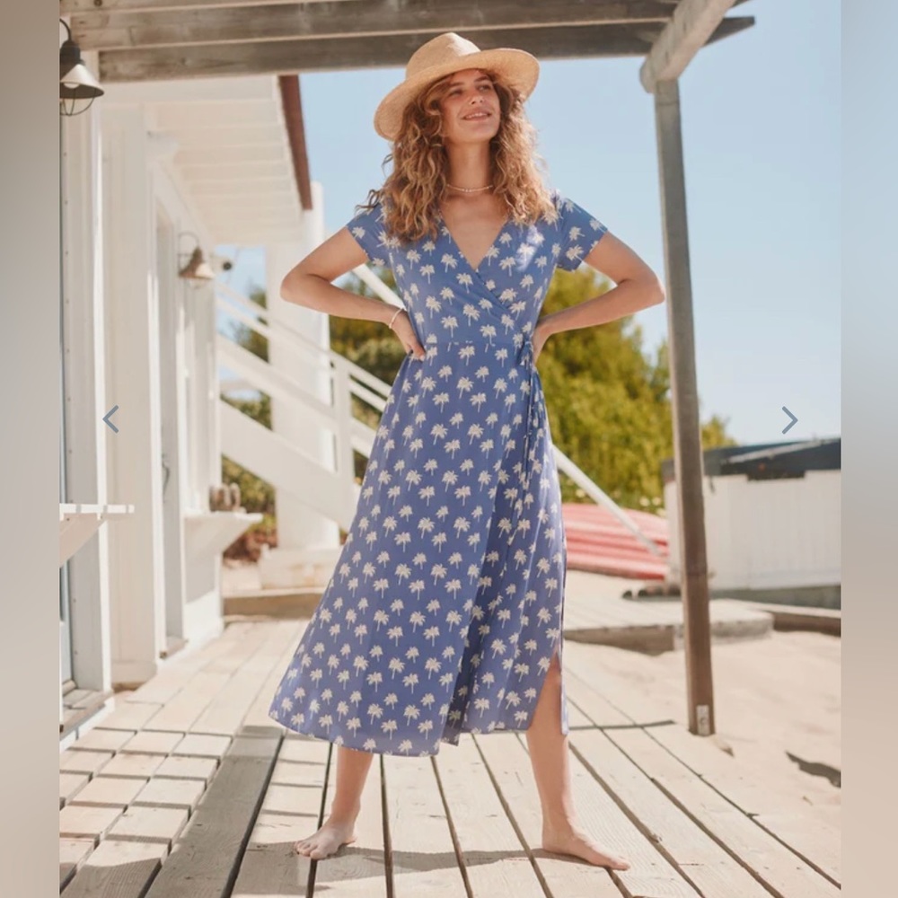 Marine Layer Emlyn Midi Wrap Dress in Marlin Palm Print size L